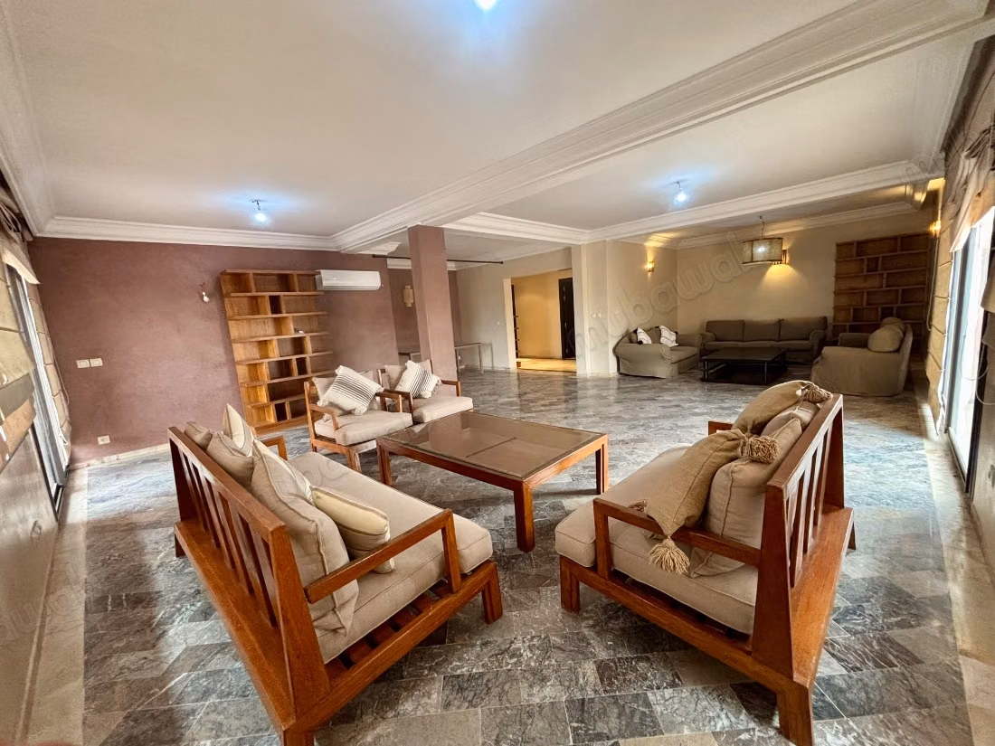 Appartement te huur in Hivernage. 3 slaapkamers. Concierge-dienst beschikbaar, airconditioningsysteem