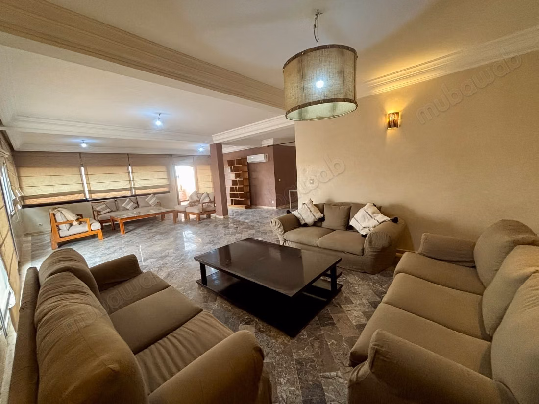 Appartement te huur in Hivernage. 3 slaapkamers. Concierge-dienst beschikbaar, airconditioningsysteem
