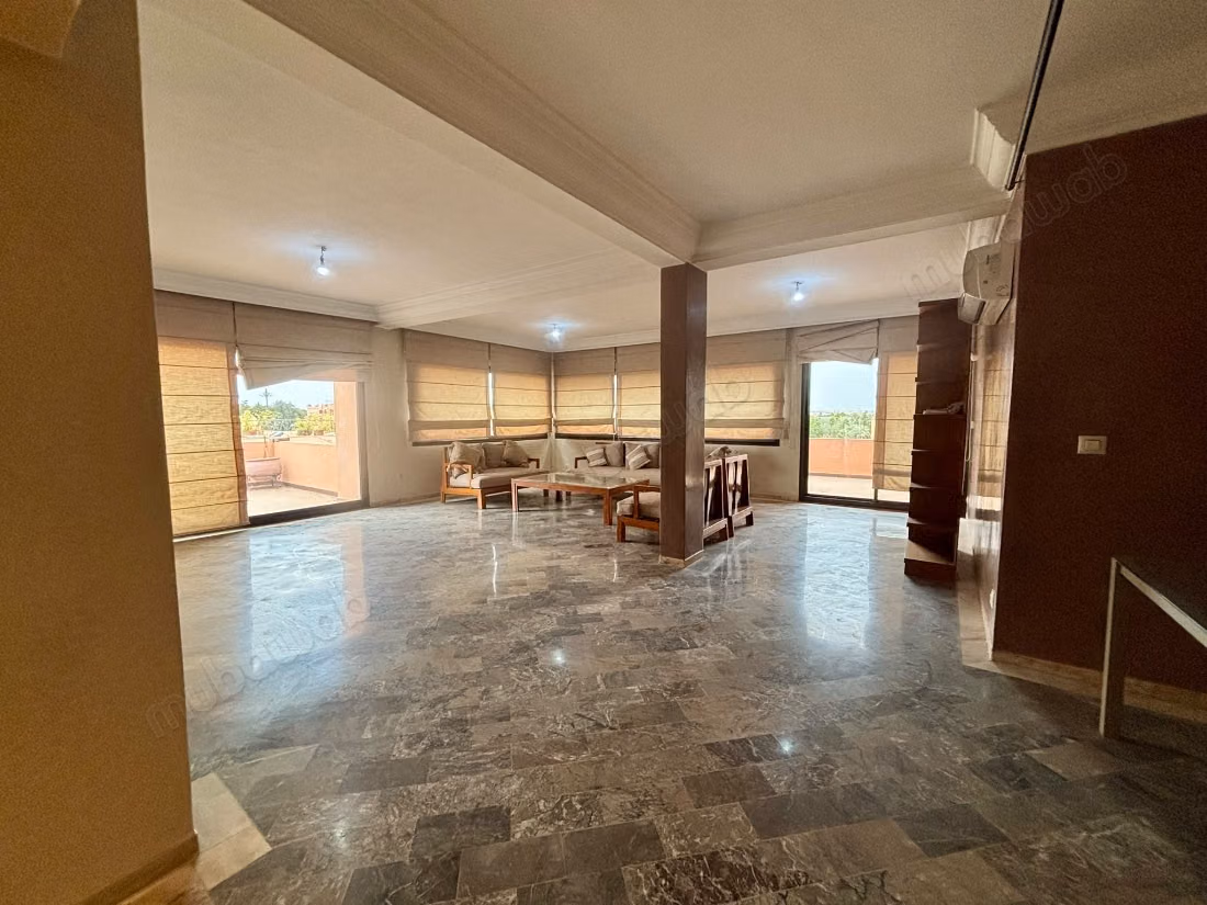 Appartement te huur in Hivernage. 3 slaapkamers. Concierge-dienst beschikbaar, airconditioningsysteem
