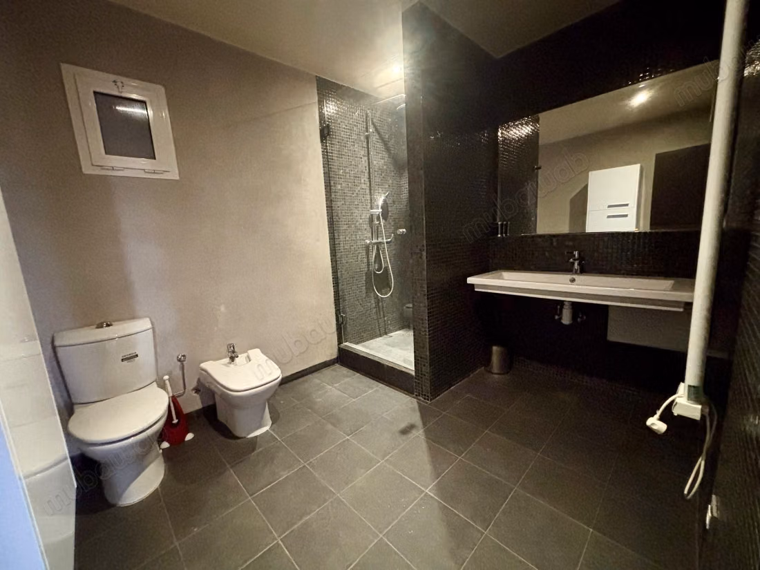Appartement te huur in Hivernage. 3 slaapkamers. Concierge-dienst beschikbaar, airconditioningsysteem