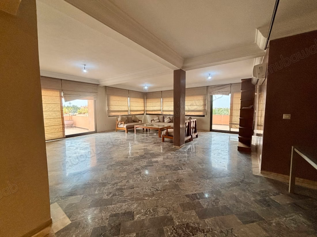 Appartement te huur in Hivernage. 3 slaapkamers. Concierge-dienst beschikbaar, airconditioningsysteem