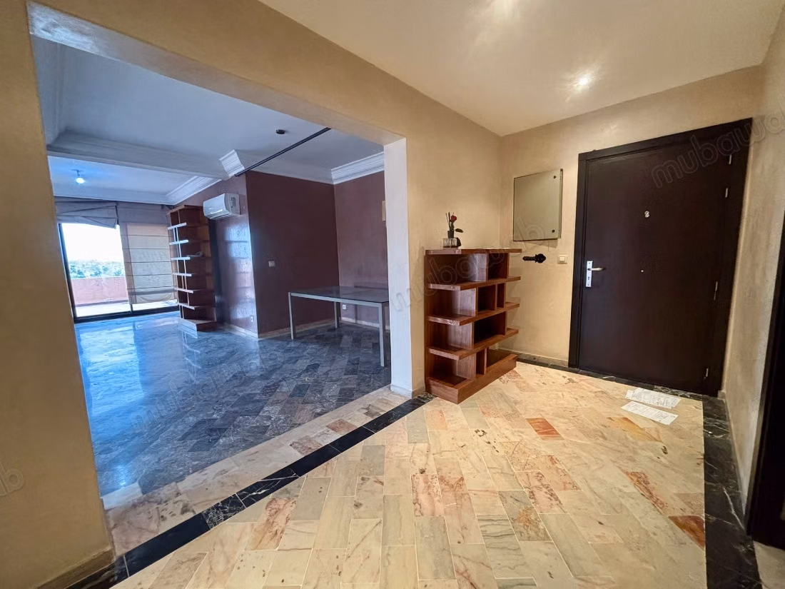 Appartement te huur in Hivernage. 3 slaapkamers. Concierge-dienst beschikbaar, airconditioningsysteem