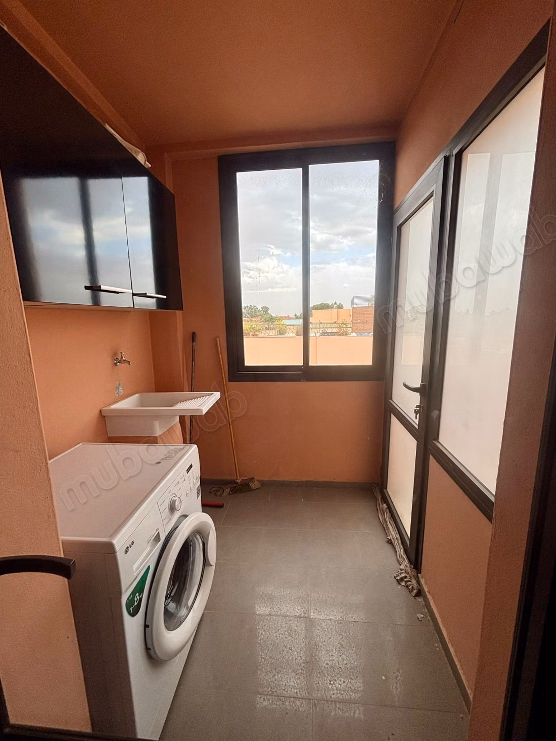 Appartement te huur in Hivernage. 3 slaapkamers. Concierge-dienst beschikbaar, airconditioningsysteem