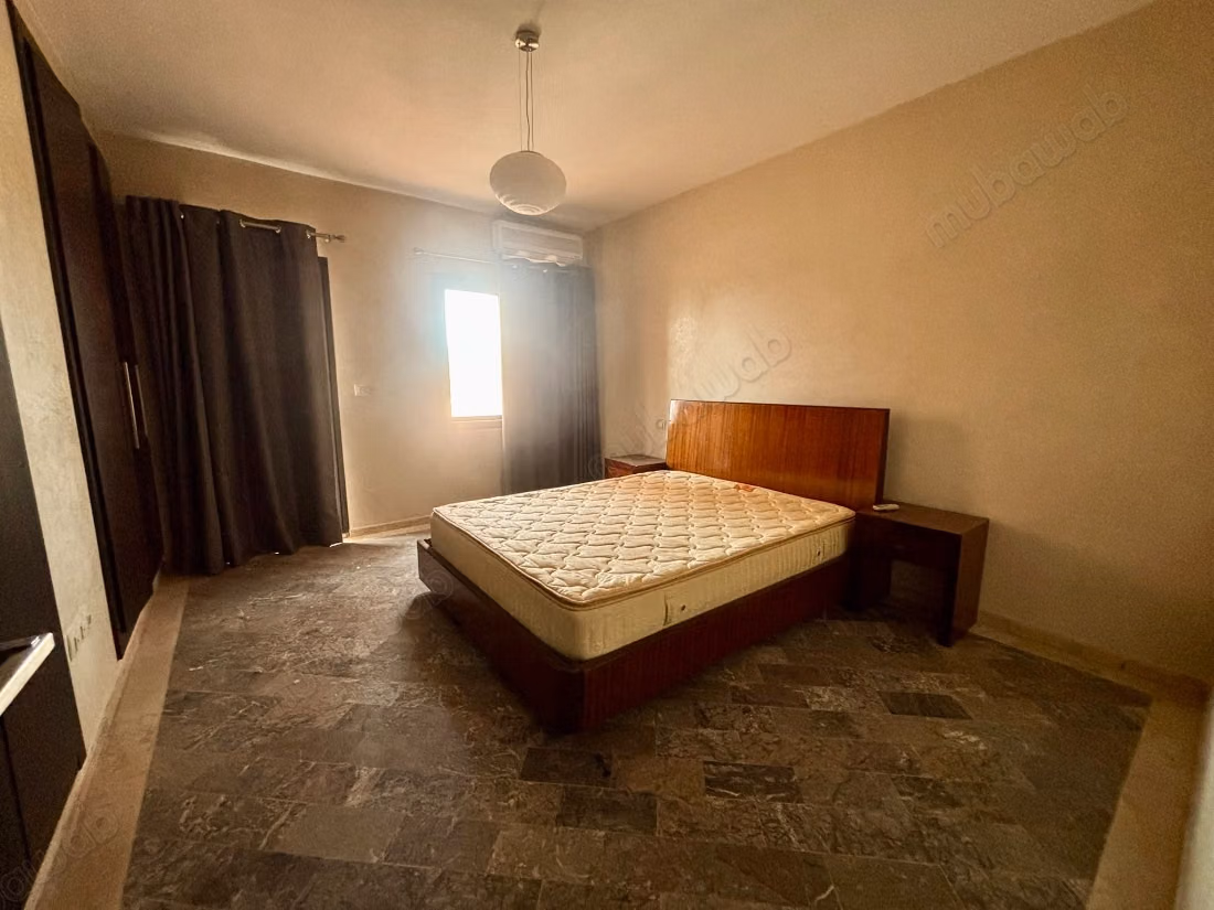 Appartement te huur in Hivernage. 3 slaapkamers. Concierge-dienst beschikbaar, airconditioningsysteem