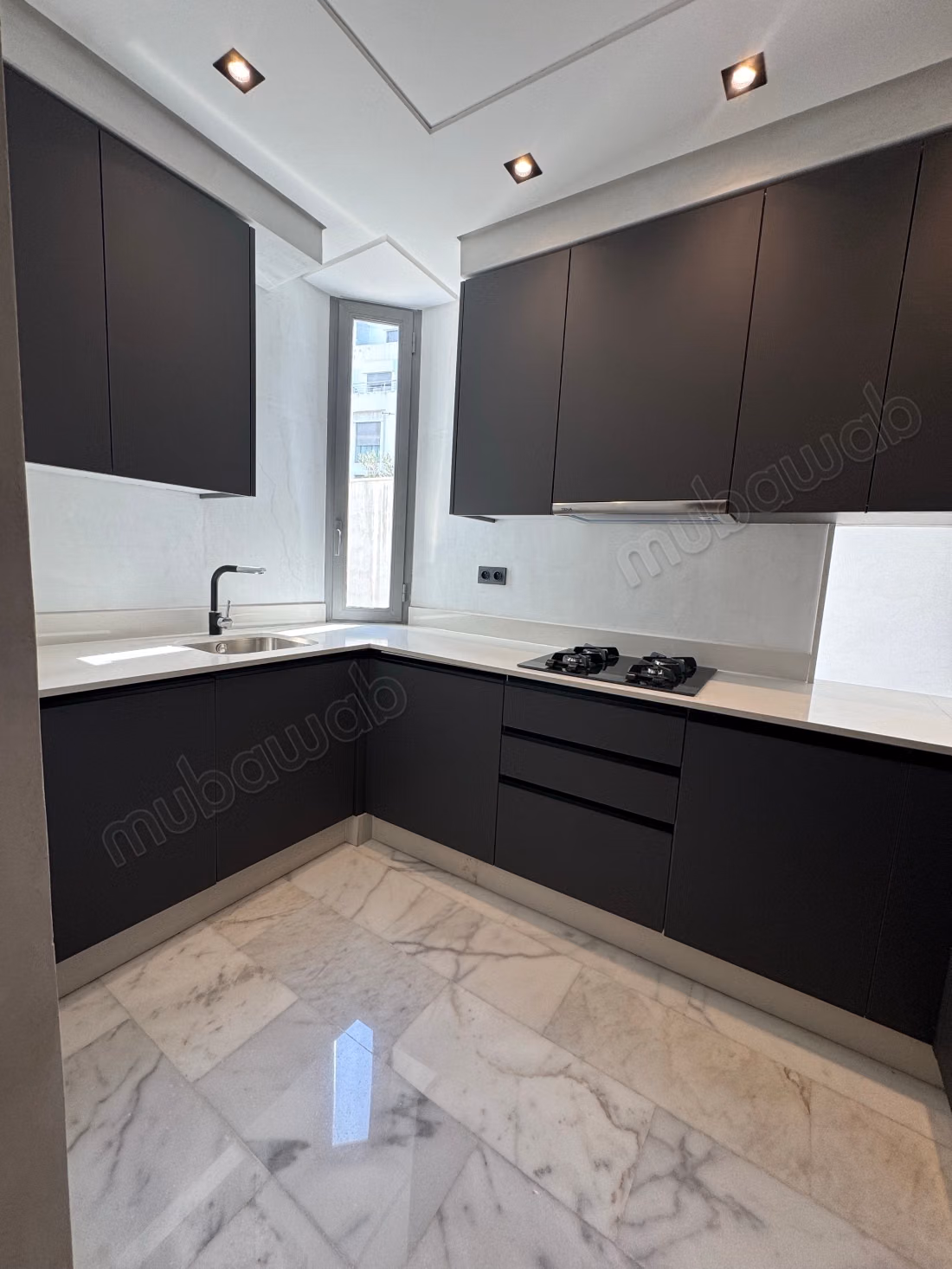 Appartement à l'achat à Les princesses.
Superficie 140 m².
Porte blindée, antenne parabolique