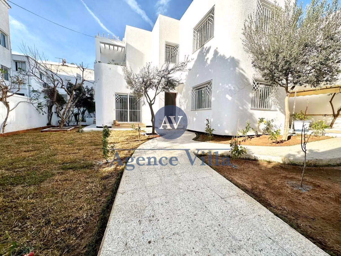 A louer une villa S4 à la Marsa, cité Enassim