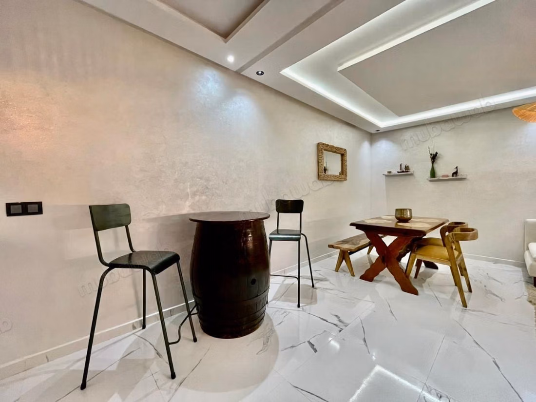 Location d'un appartement à Camp Al Ghoul. 
3 grandes pièces. 
Meublé