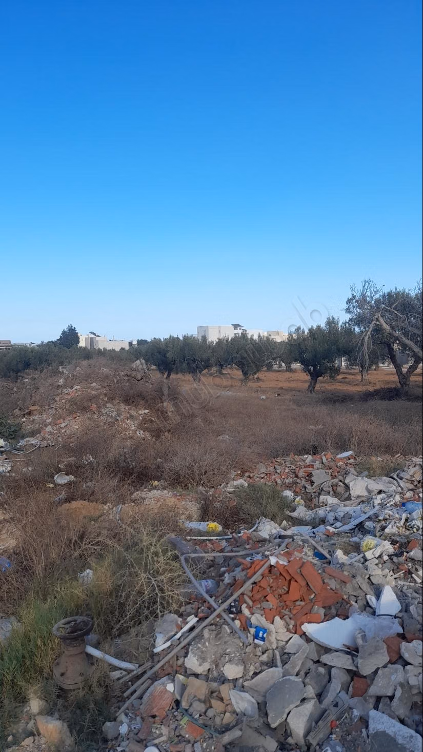 Terrain en vente. Surface totale 1207 m²