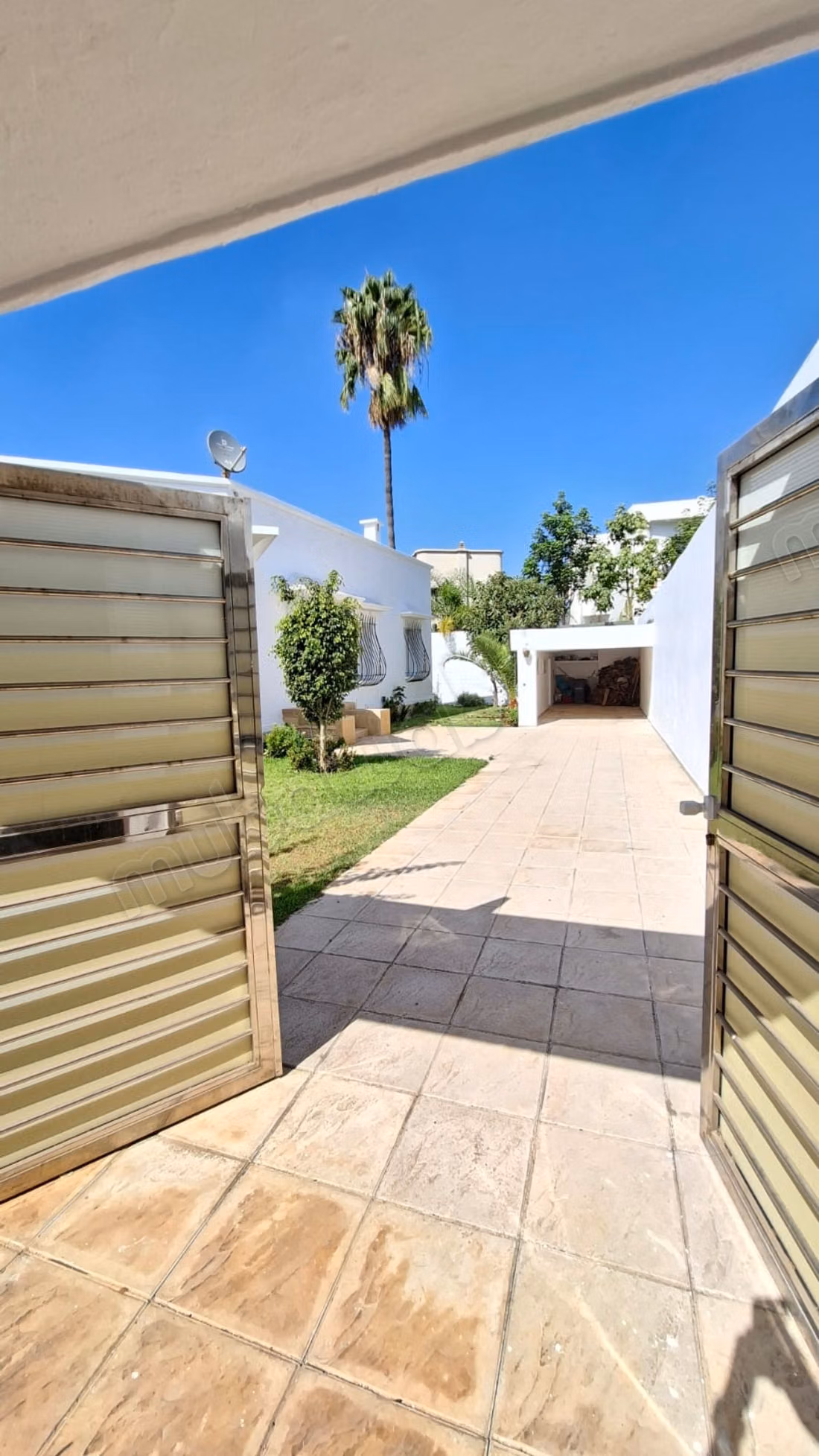 Alquiler de villa de alto standing en el Centro de Hassan. 4 hermosas habitaciones. Hermosa terraza y jardín
