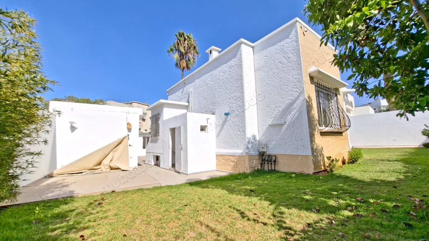 Alquiler de villa de alto standing en el Centro de Hassan. 4 hermosas habitaciones. Hermosa terraza y jardín
