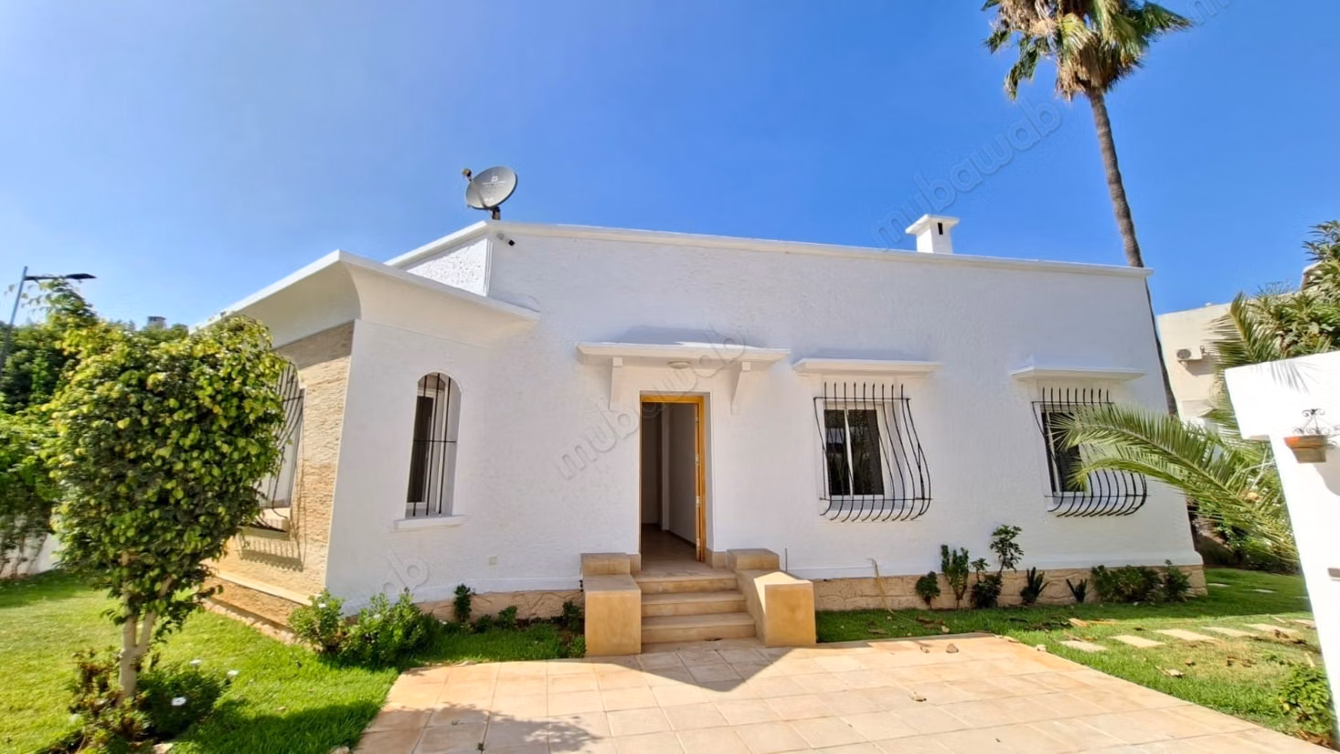 Alquiler de villa de alto standing en el Centro de Hassan. 4 hermosas habitaciones. Hermosa terraza y jardín