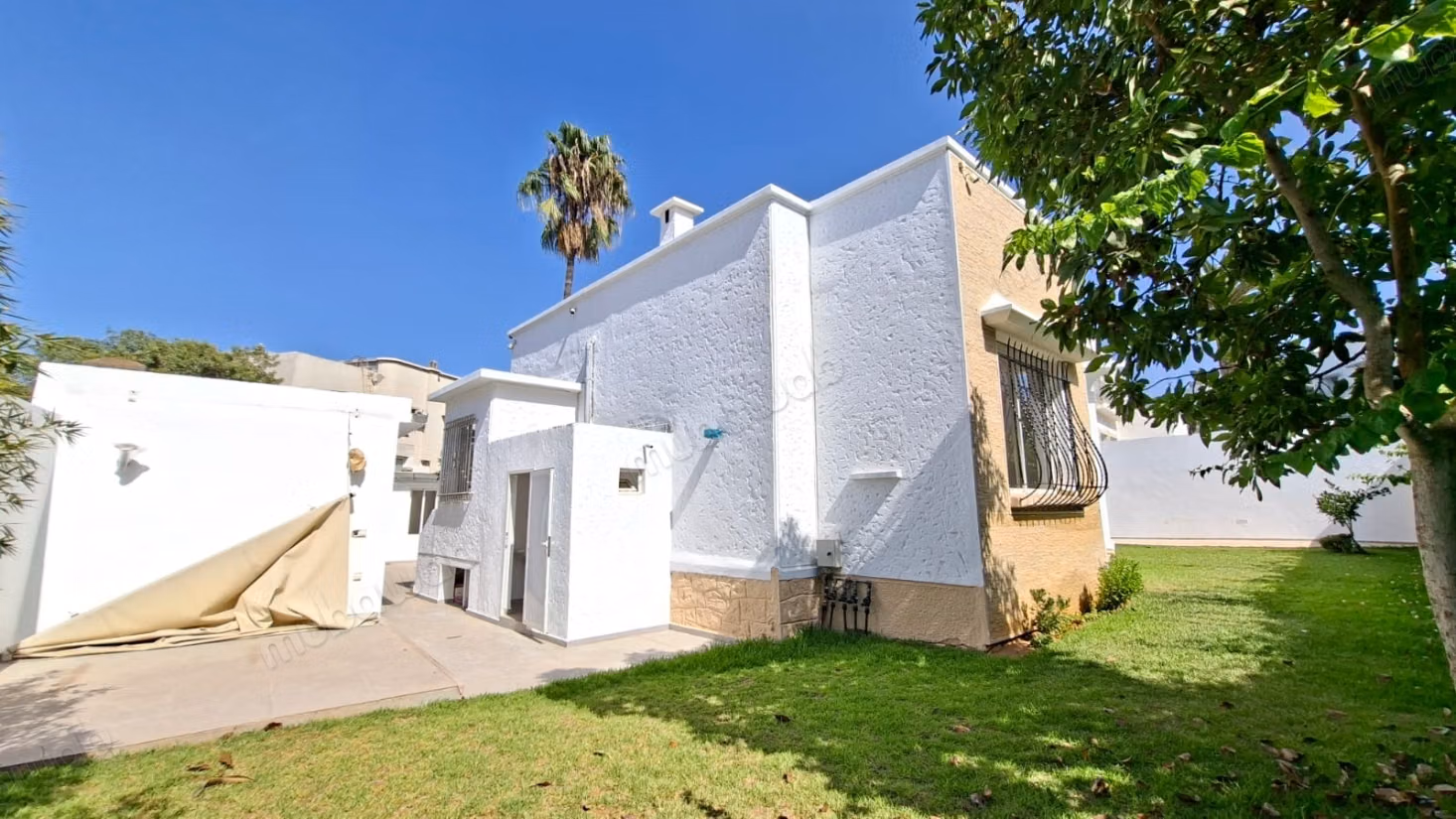 Alquiler de villa de alto standing en el Centro de Hassan. 4 hermosas habitaciones. Hermosa terraza y jardín