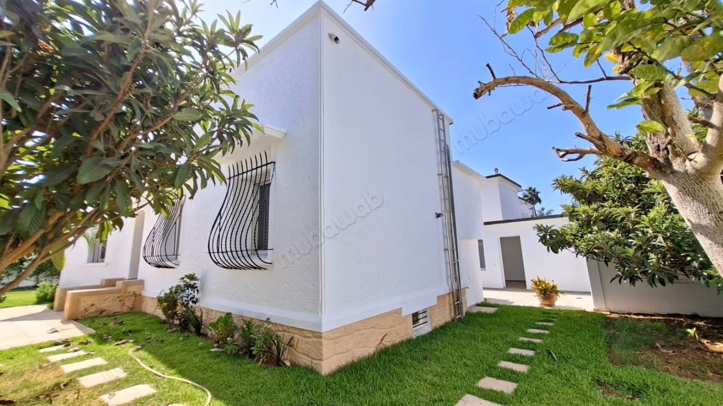 Alquiler de villa de alto standing en el Centro de Hassan. 4 hermosas habitaciones. Hermosa terraza y jardín
