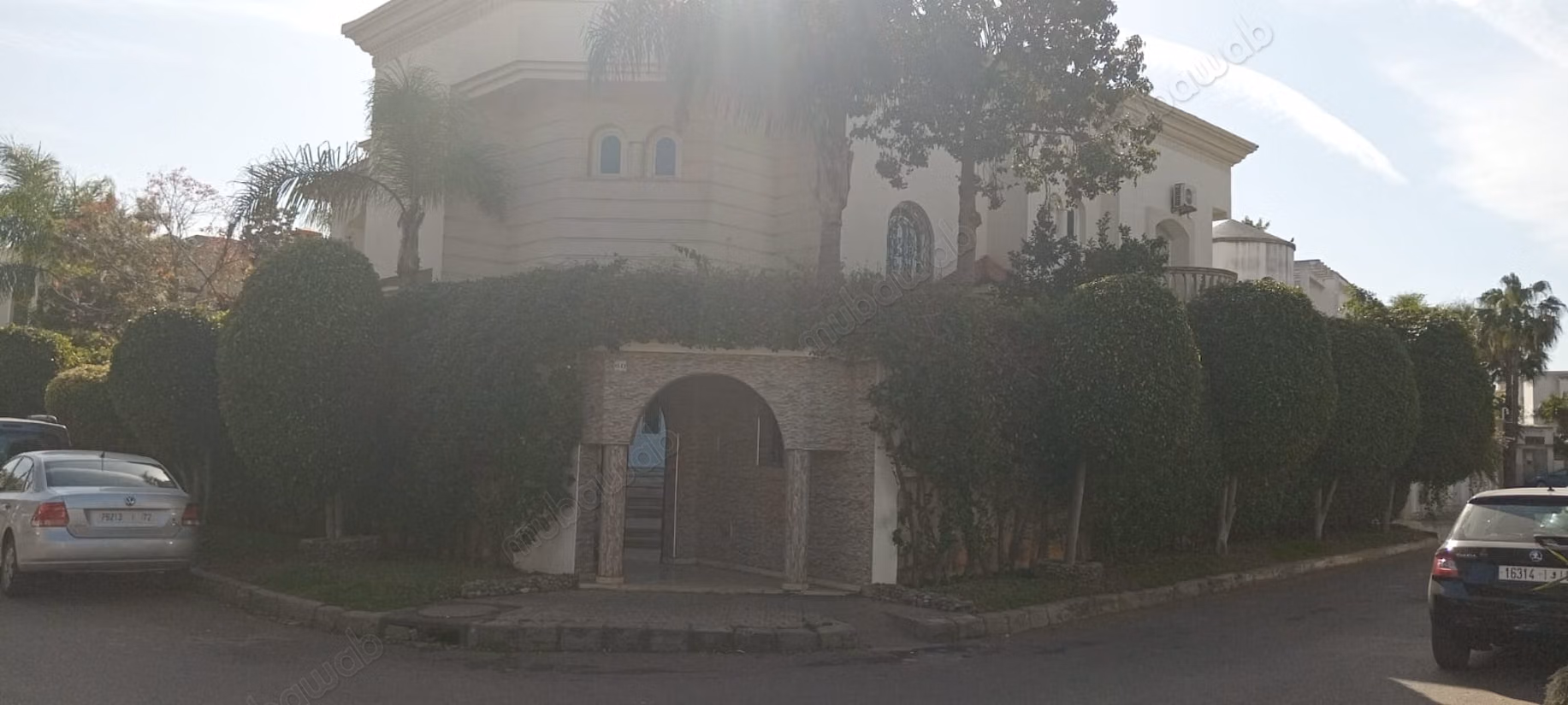 Villa angolare su 2 livelli con cantina e garage