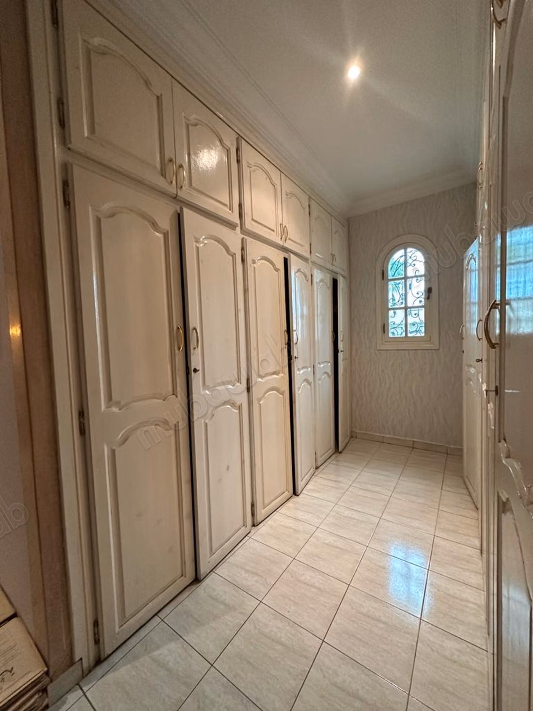 Villa angolare su 2 livelli con cantina e garage