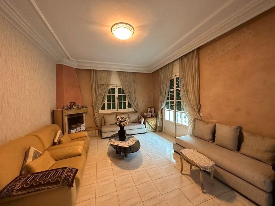 Villa angolare su 2 livelli con cantina e garage