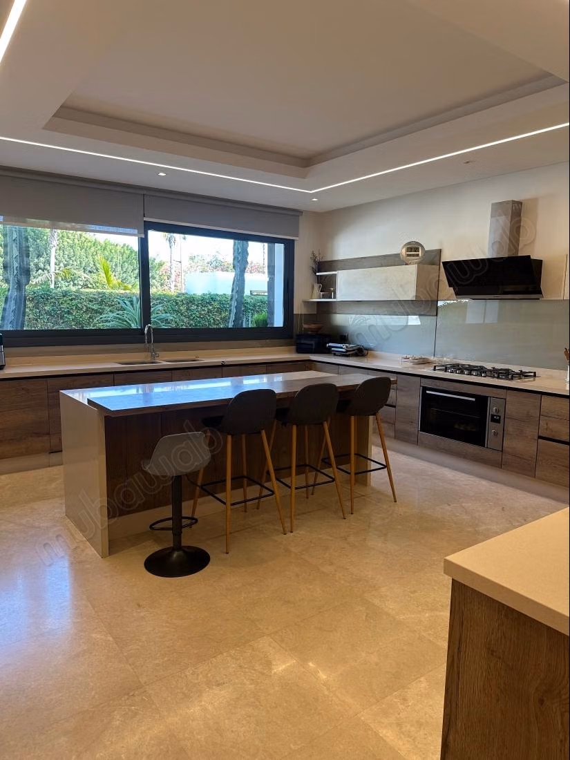 Luxury House for Sale in Souissi. 10 Spacious Rooms. Well Furnished