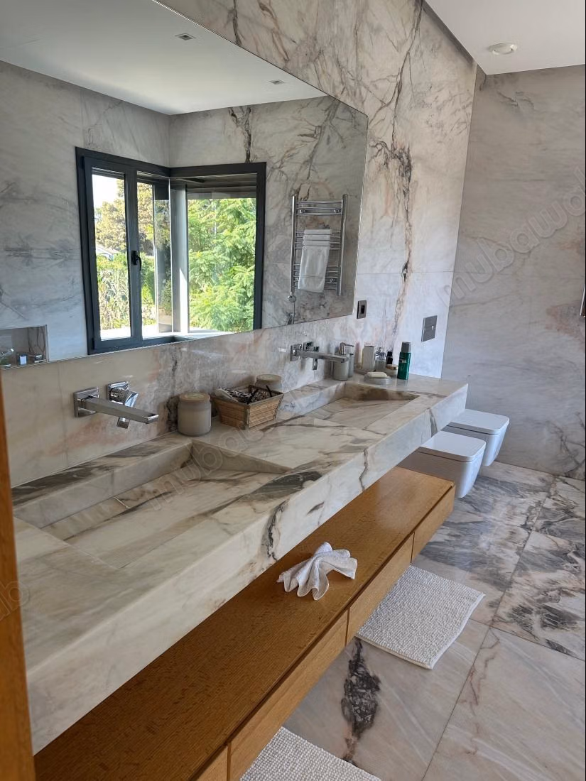Luxury House for Sale in Souissi. 10 Spacious Rooms. Well Furnished