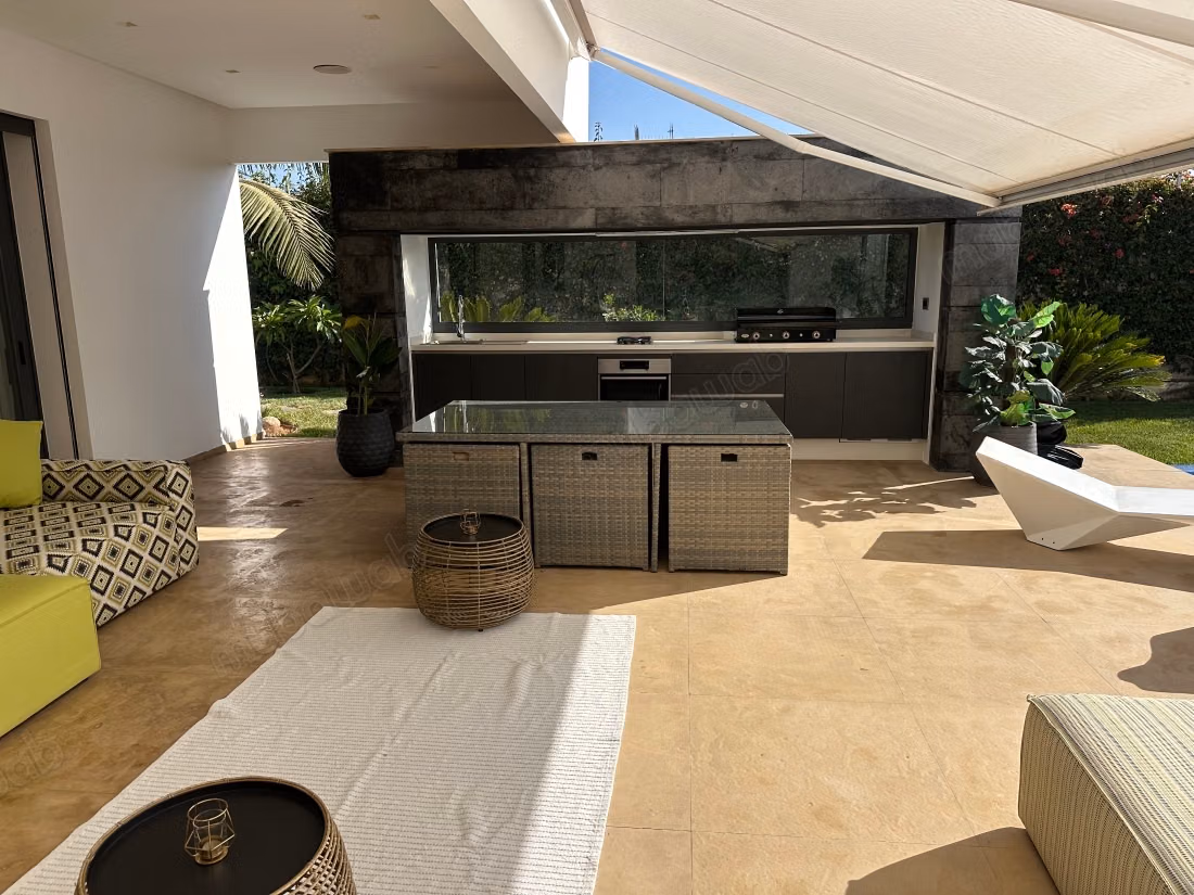 Luxury House for Sale in Souissi. 10 Spacious Rooms. Well Furnished