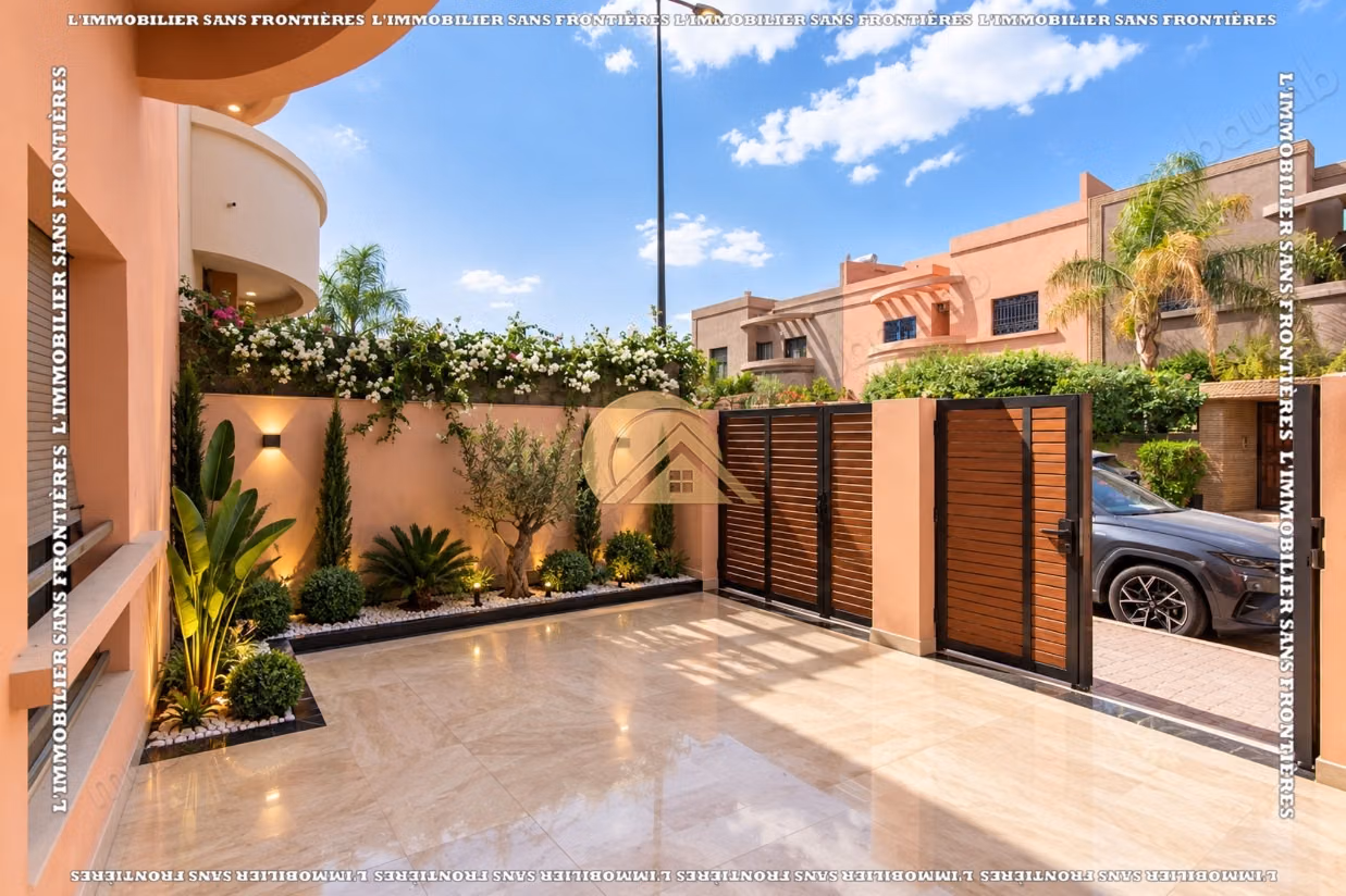 Semi-finished villa of 230 m² for sale - Land of 250 m², 4 bedrooms including a suite and land suitable for a pool