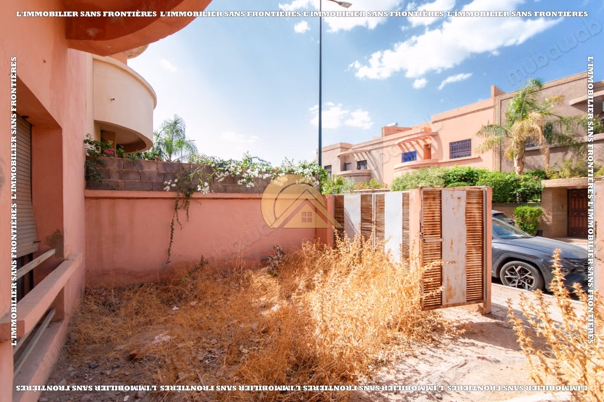 Semi-finished villa of 230 m² for sale - Land of 250 m², 4 bedrooms including a suite and land suitable for a pool