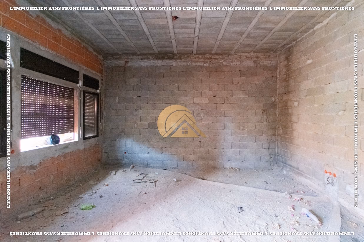 Semi-finished villa of 230 m² for sale - Land of 250 m², 4 bedrooms including a suite and land suitable for a pool