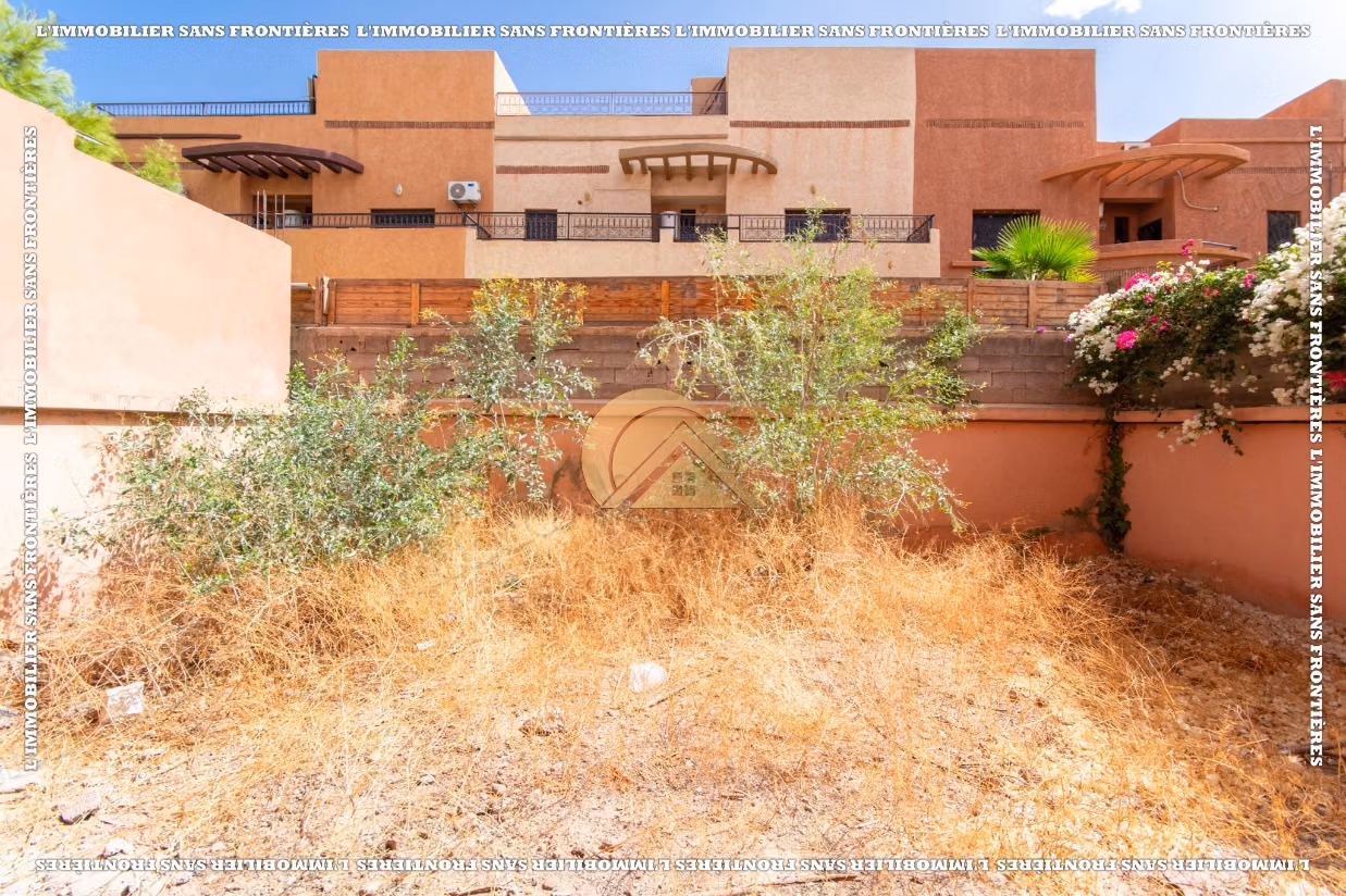 Semi-finished villa of 230 m² for sale - Land of 250 m², 4 bedrooms including a suite and land suitable for a pool