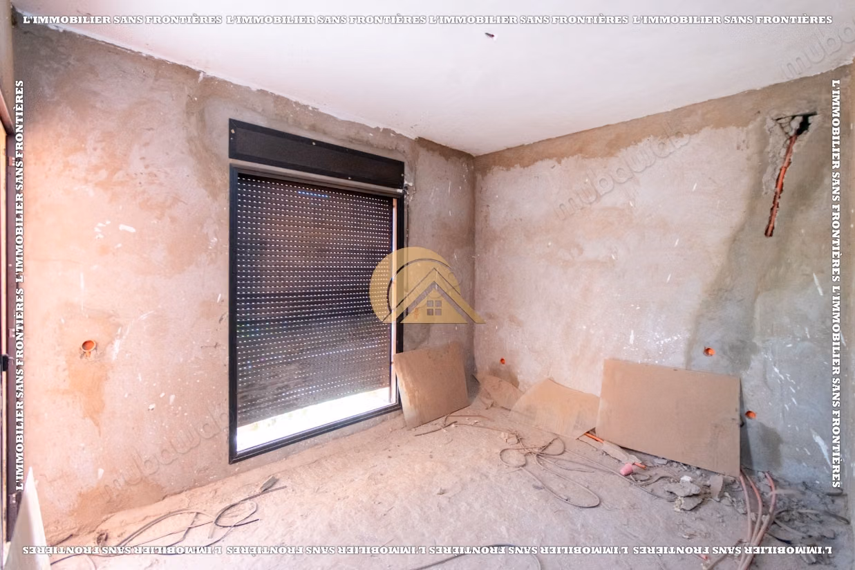Semi-finished villa of 230 m² for sale - Land of 250 m², 4 bedrooms including a suite and land suitable for a pool