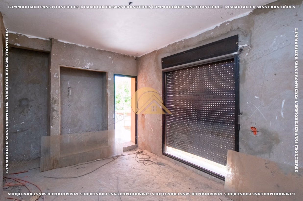Semi-finished villa of 230 m² for sale - Land of 250 m², 4 bedrooms including a suite and land suitable for a pool