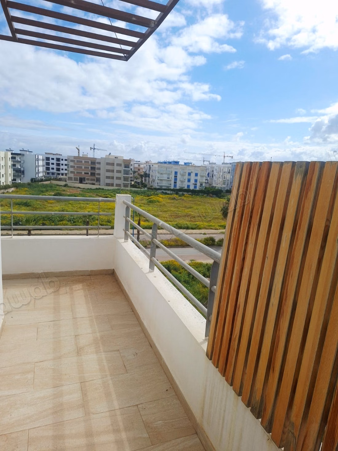 FOR RENT - Large apartment 175 m² - Top floor
