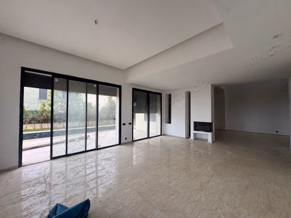 Villa never inhabited for empty rental