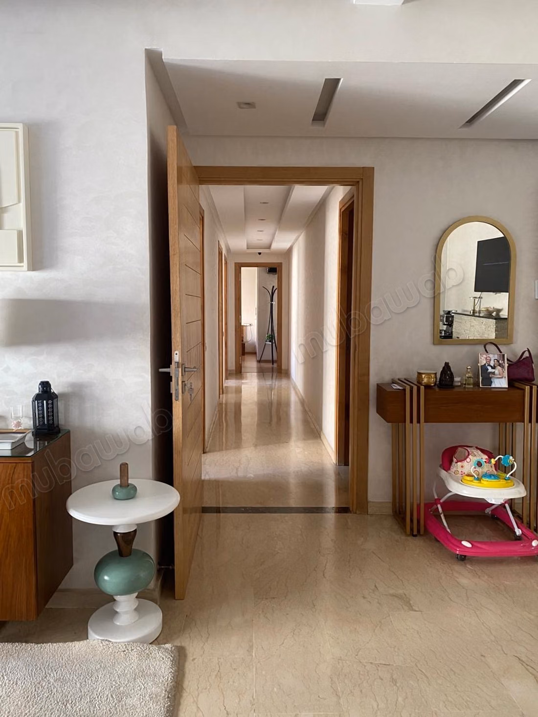 For rent apartment in Bachkou neighborhood. 3 large rooms. Contemporary living room