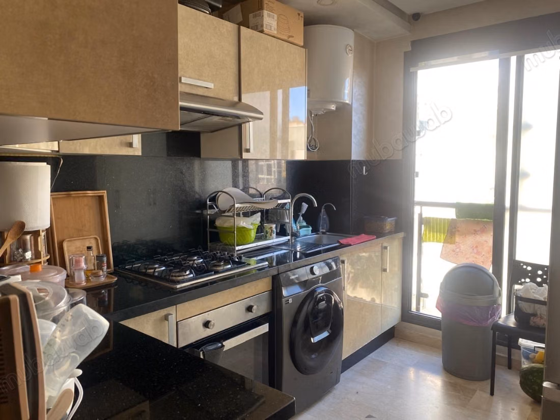 For rent apartment in Bachkou neighborhood. 3 large rooms. Contemporary living room