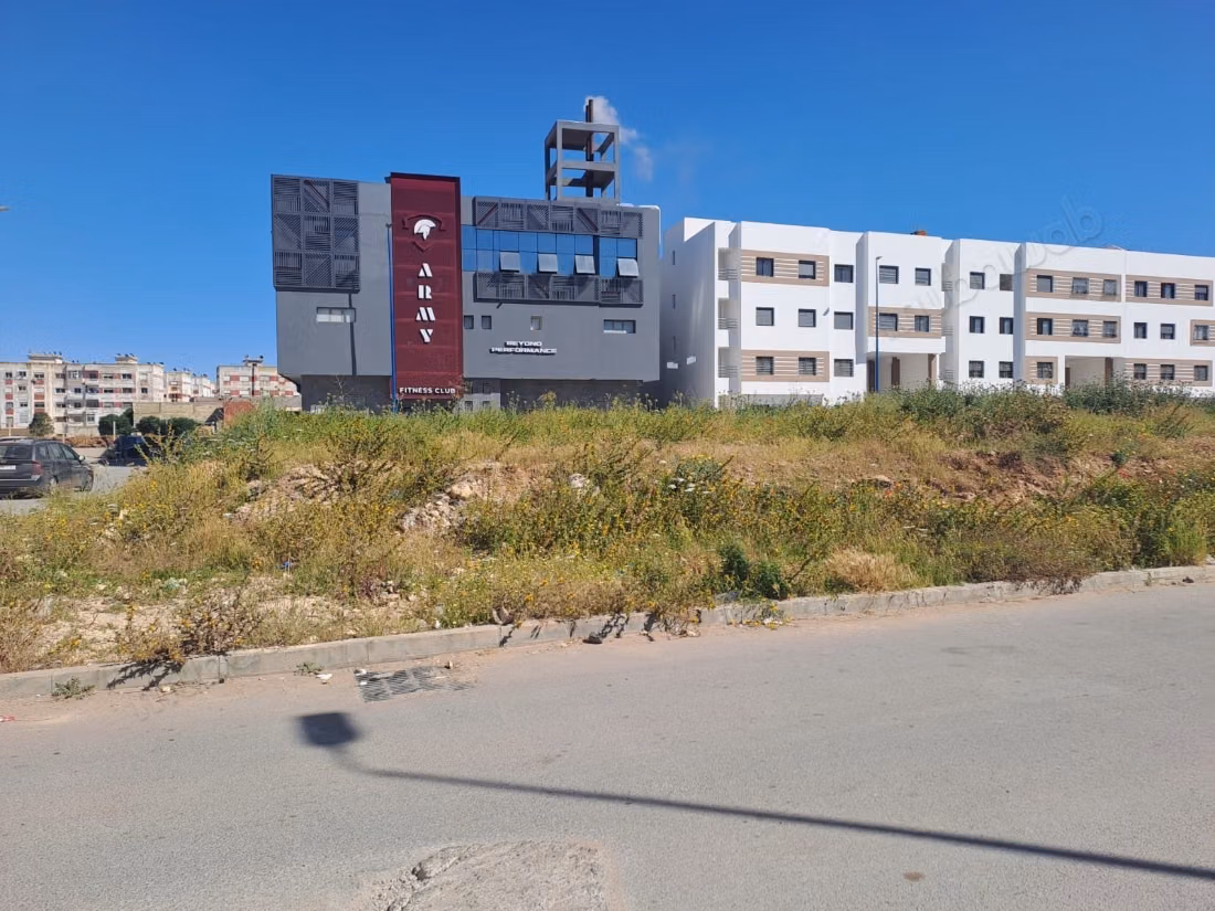 Beau terrain à la vente à Quartier Aérodrome.
Superficie 526 m²