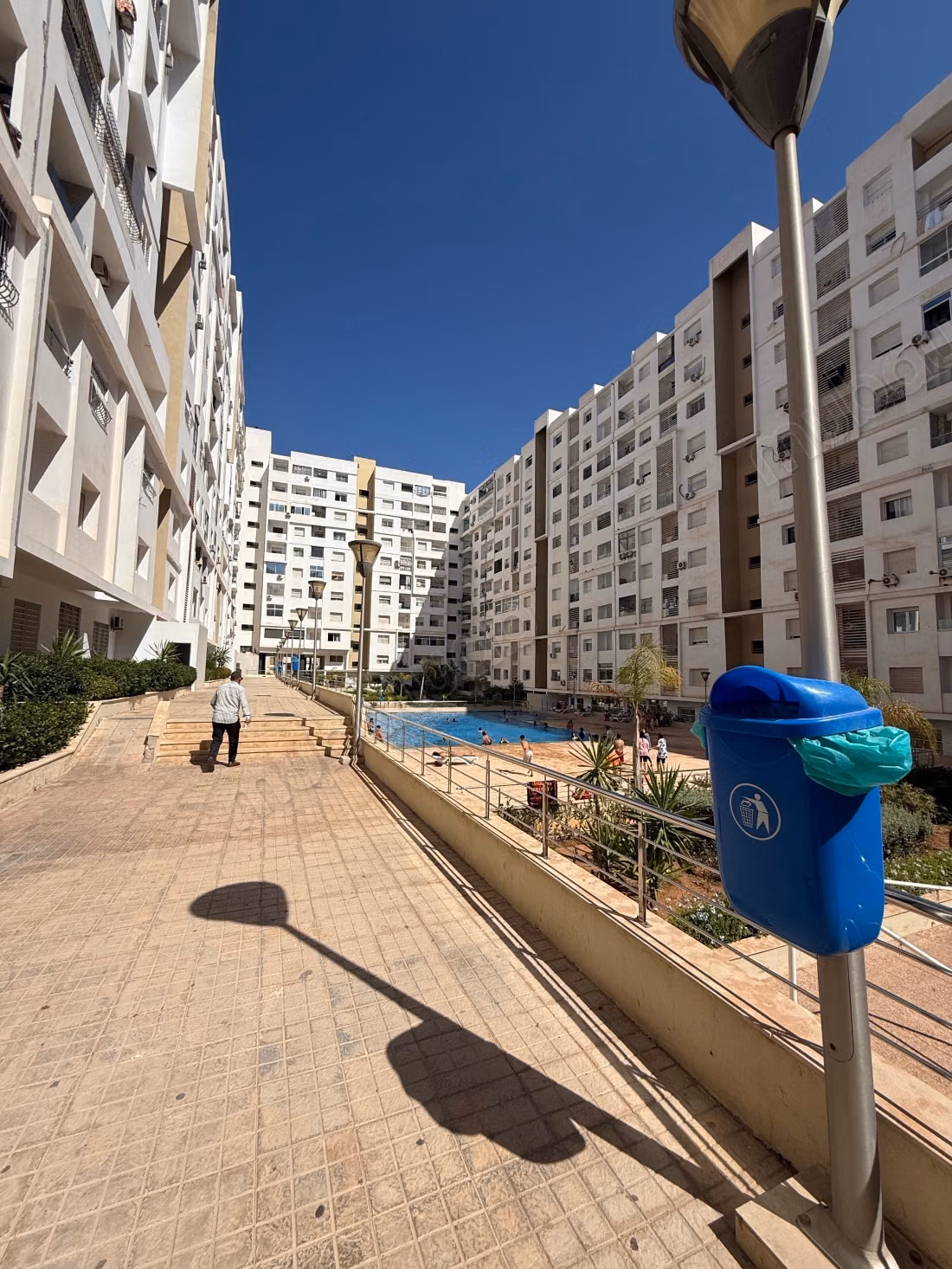 Louez cet appartement à Hay Mohammadi. 
Surface totale 55 m². 
Meublé