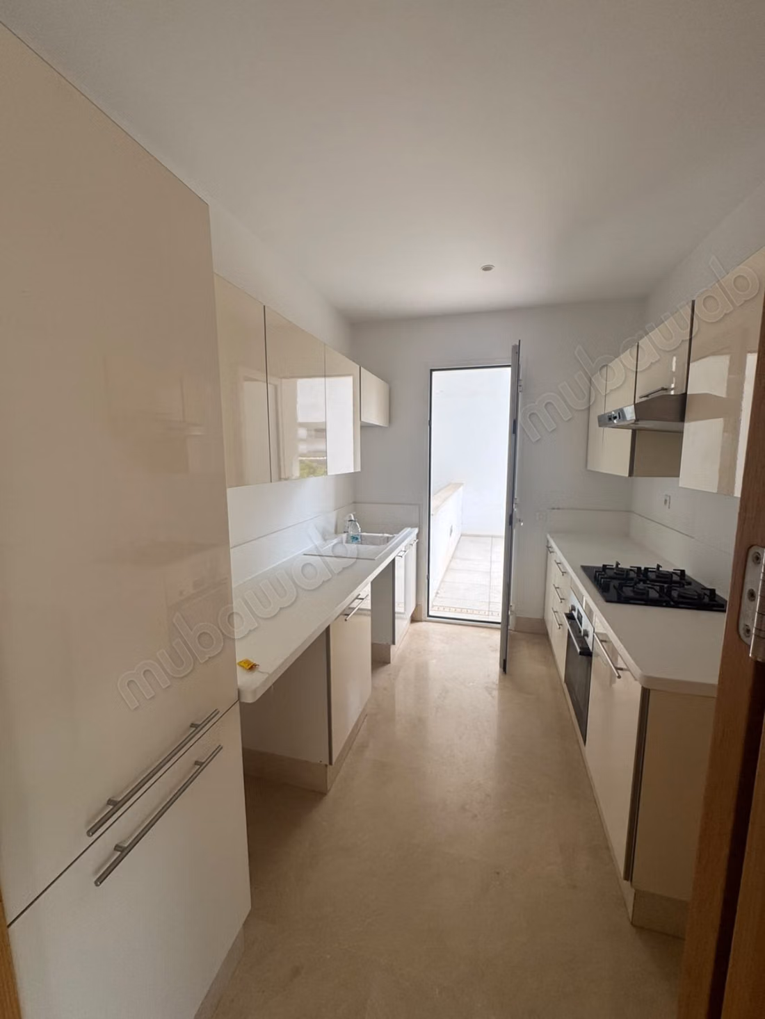 Molto bel appartamento in affitto vuoto a Casa Finance City
