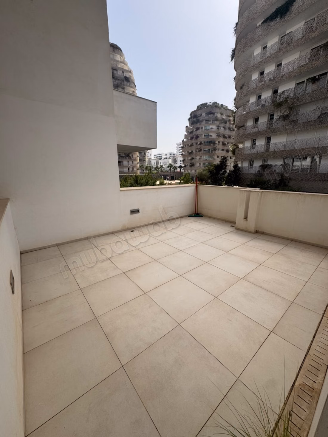 Molto bel appartamento in affitto vuoto a Casa Finance City