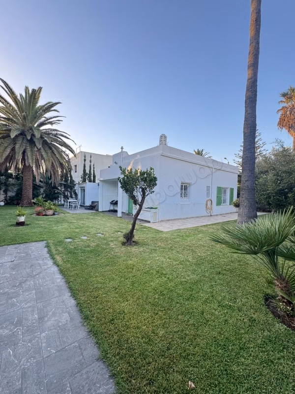 Location villa de luxe semi meublé à Quartier Oasis