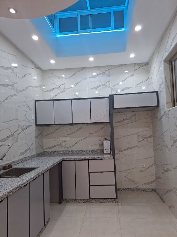 Location d'un appartement à Al-Ghazoua. Surface totale 80 m². Meublé