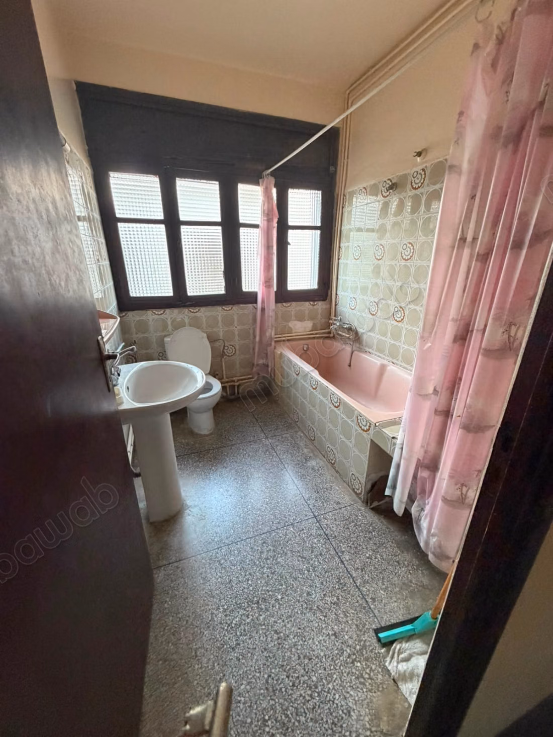 Maison de haut standing à vendre à Hay Salam. Surface de 220 m². Belle terrasse et jardin