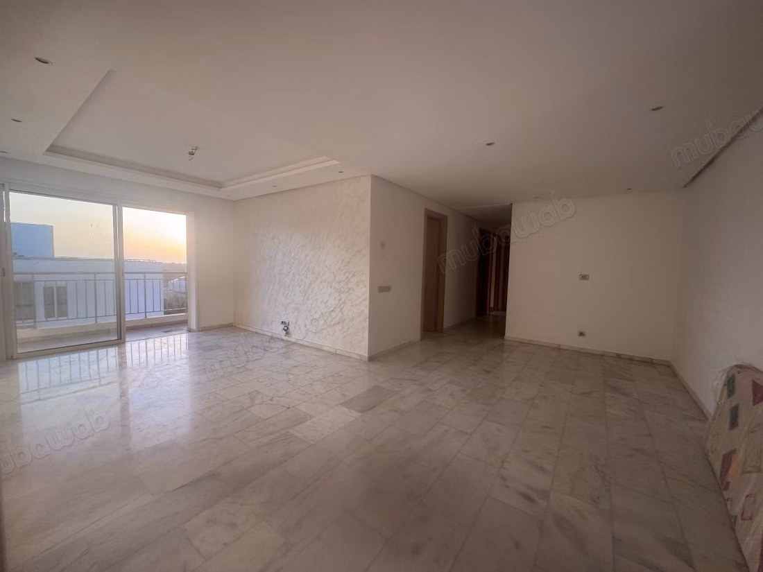 Vend appartement à Riyad. Surface de 126 m². Fenêtres double vitrage et chauffage central