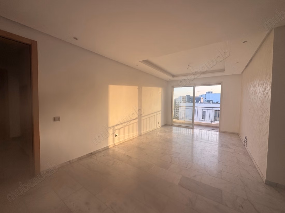 Vend appartement à Riyad. Surface de 126 m². Fenêtres double vitrage et chauffage central