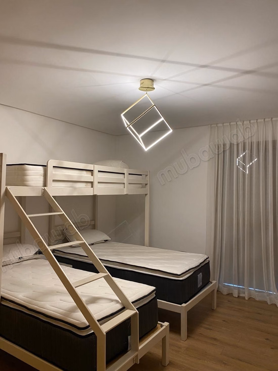 Très bel appartement en location à Hay Ach chbanat.
Surface de 180 m².
Bien meublé