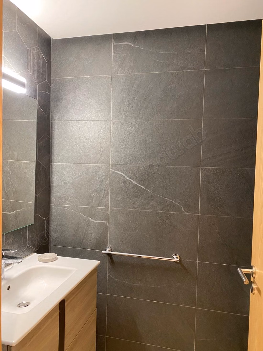 Très bel appartement en location à Hay Ach chbanat.
Surface de 180 m².
Bien meublé