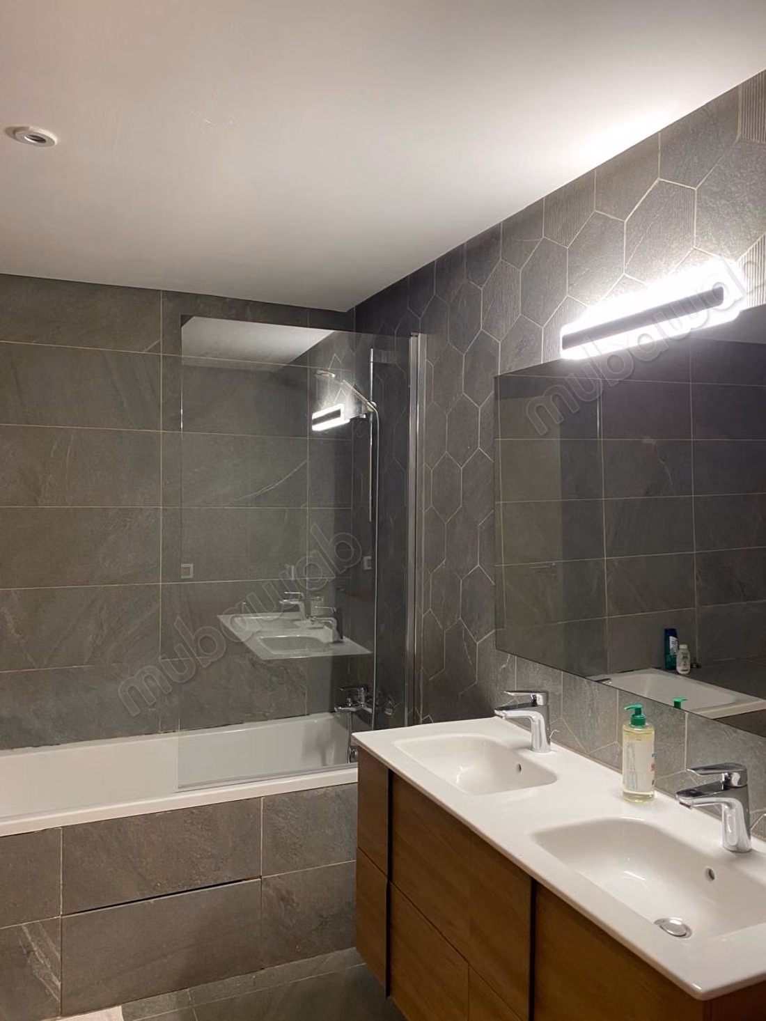 Très bel appartement en location à Hay Ach chbanat.
Surface de 180 m².
Bien meublé