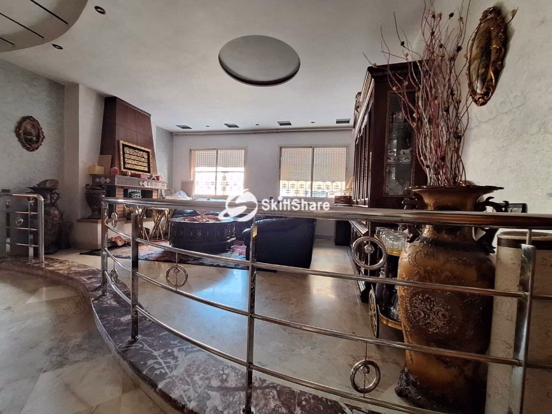 Appartement 169 m² winkel 54 m² te koop Tah