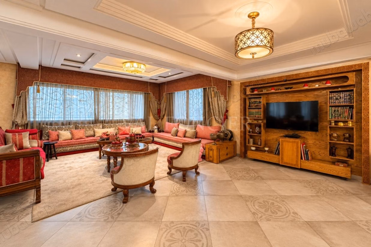 Venta de prestigiosa villa de 1300m2 con 5 habitaciones y piscina cubierta en Polo, Casablanca