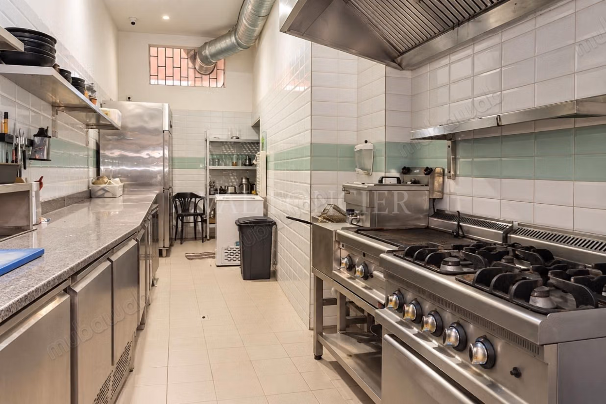Alquiler local comercial 120m2 equipado para restaurante Mers Sultan, Casablanca