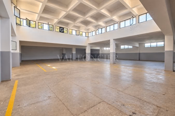 En alquiler - Local de 600 m² en el 1er piso - Zona industrial I2S1