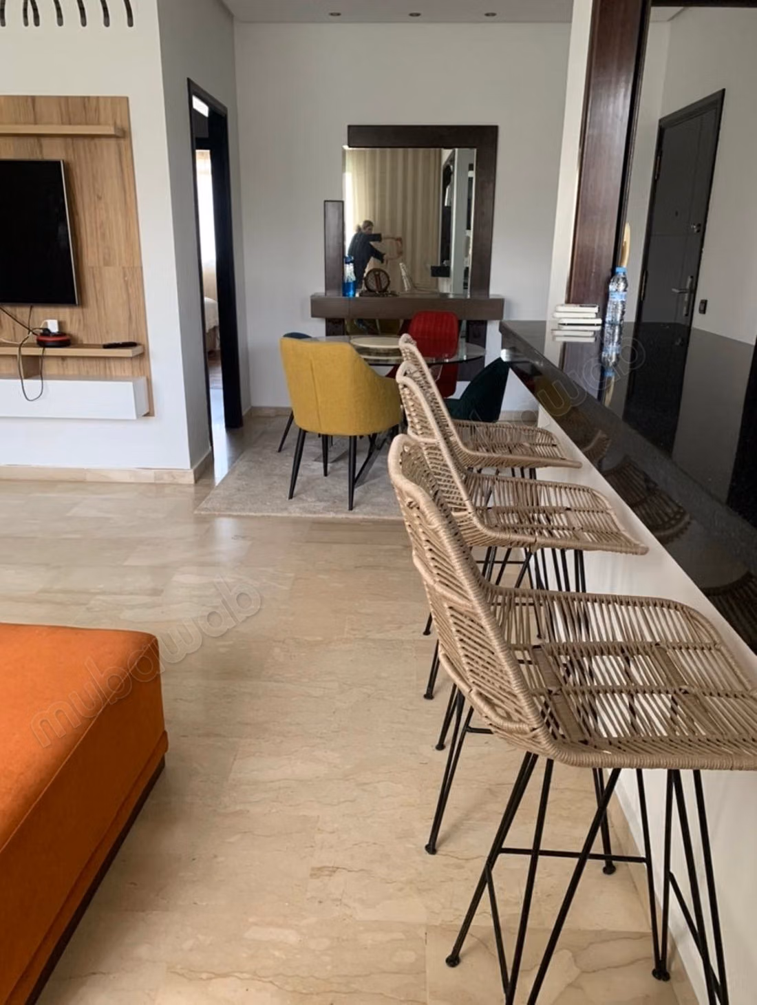 Elegante verhuur 2-slaapkamer appartement. Korte duur Ain Diab